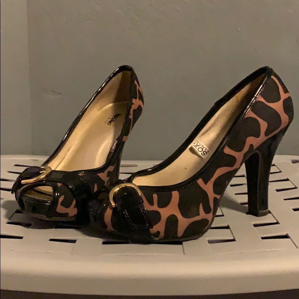Giraffe print Heels